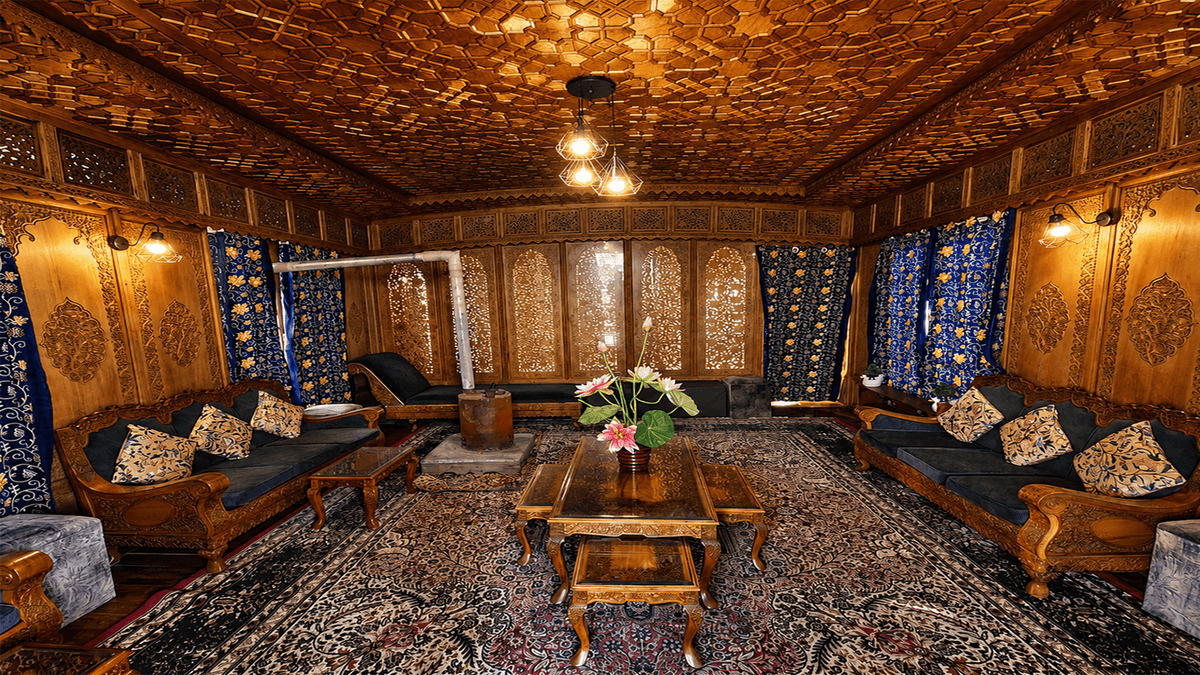 Houseboat Lobby
